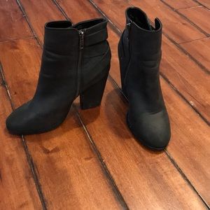 Size 8.5 Aldo Booties black great condition